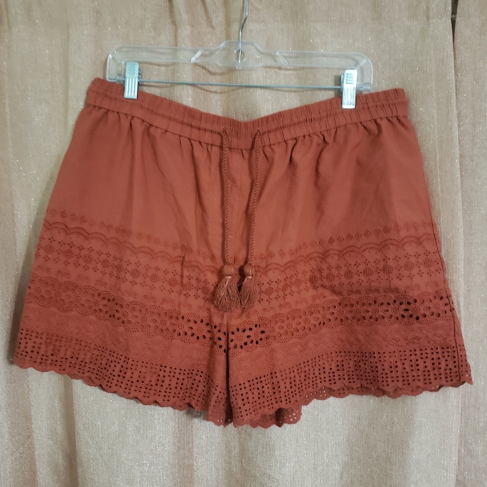Eyelet detailed shorts